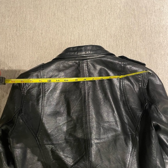 Short vintage leather jacket. Great condition. - Picture 7 of 7